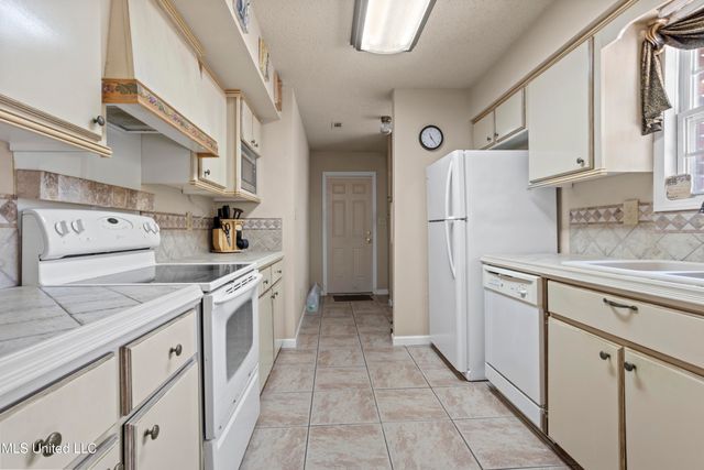 2405 Merida Cove, Gautier, MS 39553