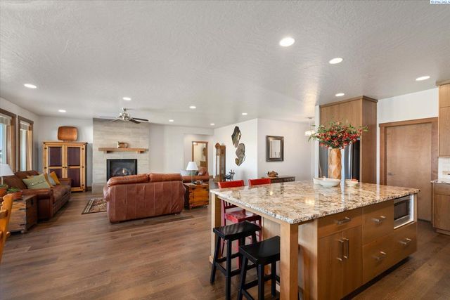 4004 Kiger Rd, West Richland, WA 99353