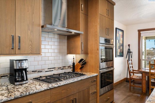 4004 Kiger Rd, West Richland, WA 99353