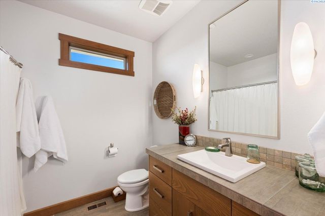 4004 Kiger Rd, West Richland, WA 99353