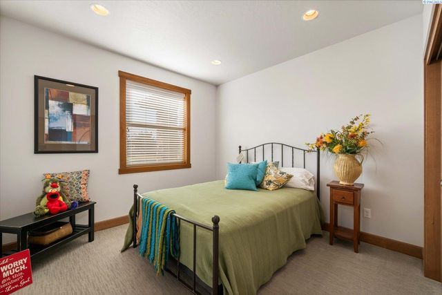 4004 Kiger Rd, West Richland, WA 99353