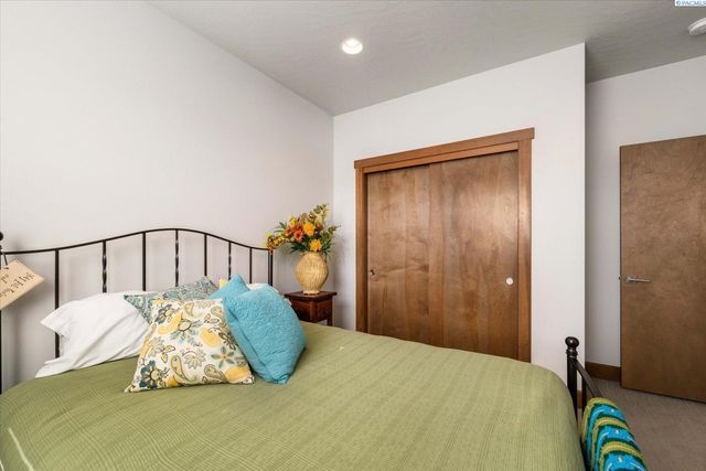 4004 Kiger Rd, West Richland, WA 99353