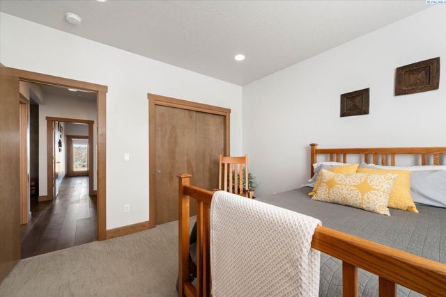 4004 Kiger Rd, West Richland, WA 99353