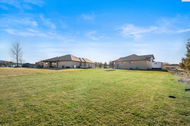 4004 Kiger Rd, West Richland, WA 99353