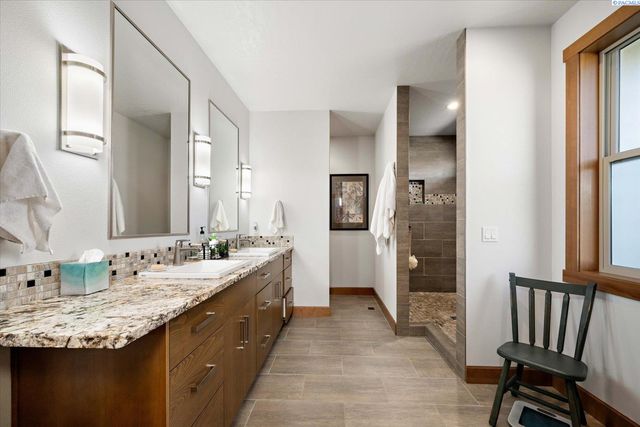 4004 Kiger Rd, West Richland, WA 99353