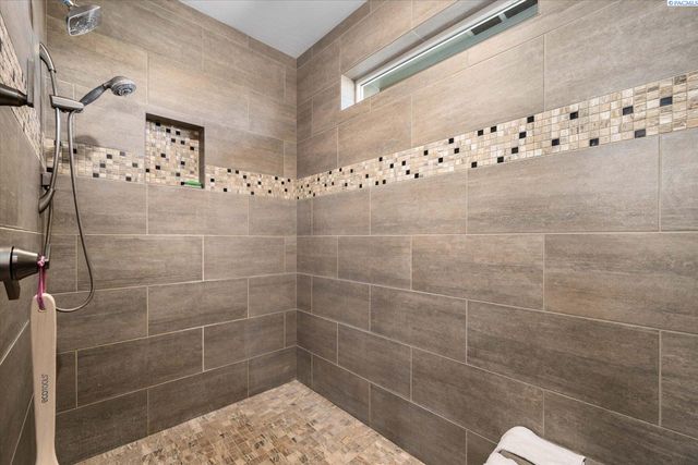 4004 Kiger Rd, West Richland, WA 99353