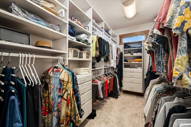 4004 Kiger Rd, West Richland, WA 99353