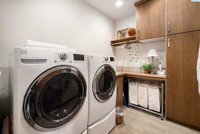 4004 Kiger Rd, West Richland, WA 99353