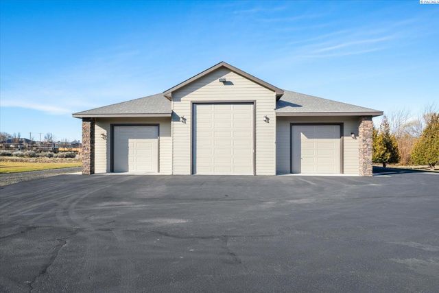 4004 Kiger Rd, West Richland, WA 99353