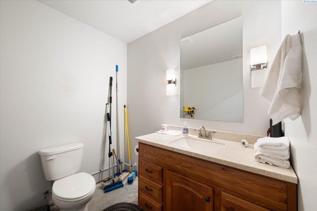 4004 Kiger Rd, West Richland, WA 99353