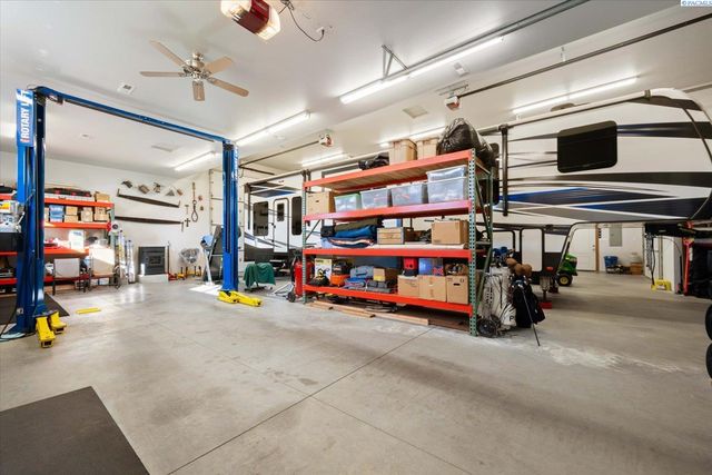 4004 Kiger Rd, West Richland, WA 99353