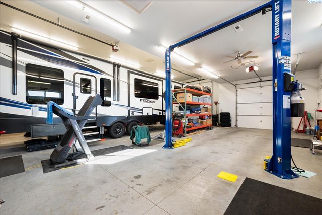 4004 Kiger Rd, West Richland, WA 99353