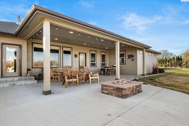 4004 Kiger Rd, West Richland, WA 99353