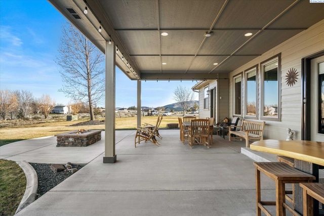 4004 Kiger Rd, West Richland, WA 99353