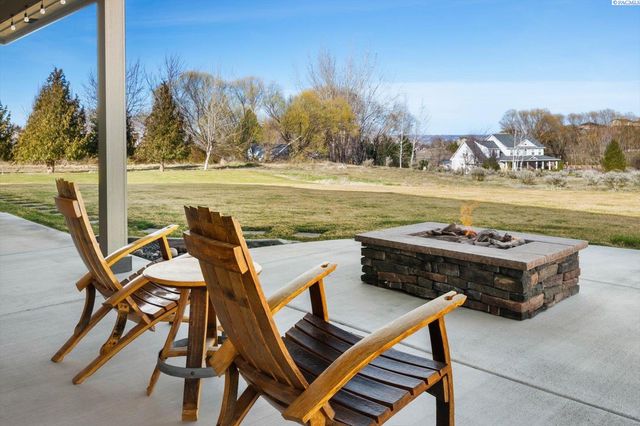 4004 Kiger Rd, West Richland, WA 99353