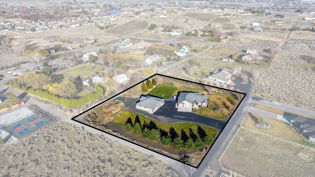 4004 Kiger Rd, West Richland, WA 99353