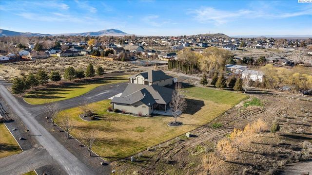 4004 Kiger Rd, West Richland, WA 99353