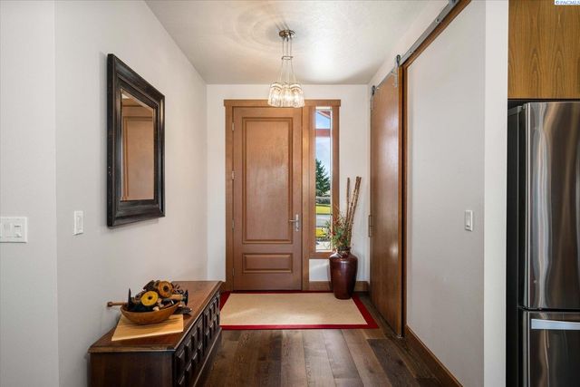 4004 Kiger Rd, West Richland, WA 99353