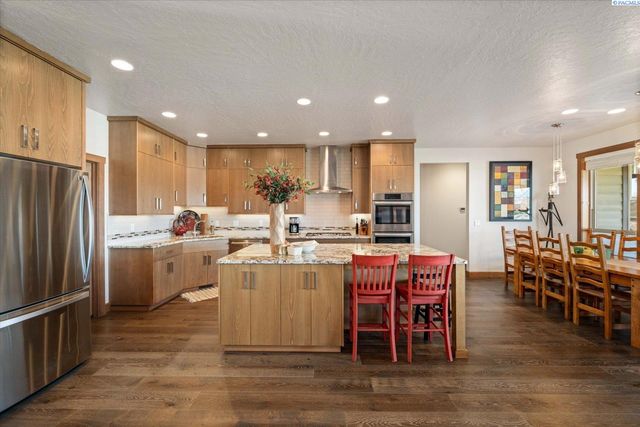 4004 Kiger Rd, West Richland, WA 99353