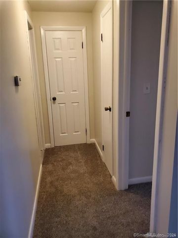 468 Woodbridge Street APT 16, Manchester, CT 06042