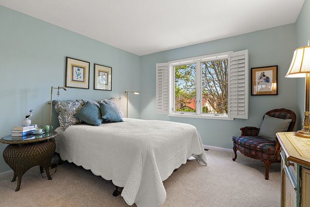 1751 Park Ridge Point, Park Ridge, IL 60068