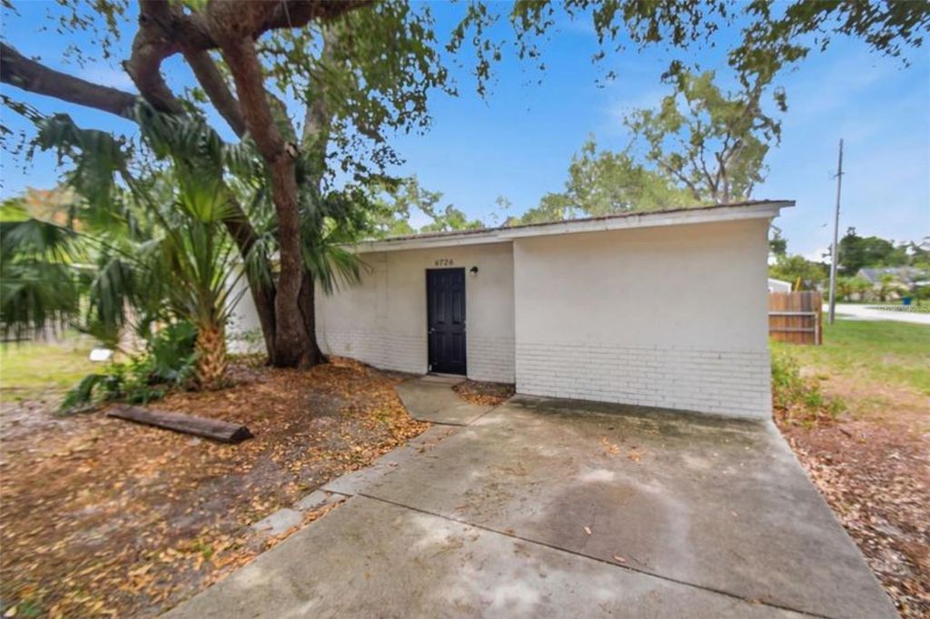 Image 2 of property listing at 6726 S DAUPHIN AVENUE, Tampa, FL 33611