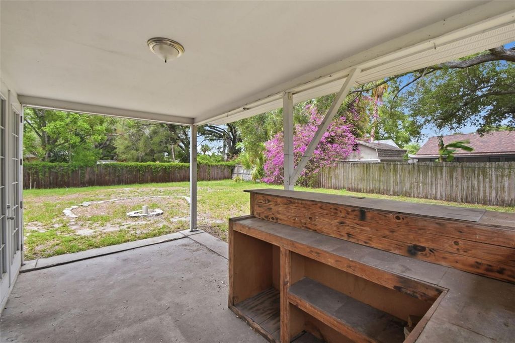 Image 34 of property listing at 6726 S DAUPHIN AVENUE, Tampa, FL 33611