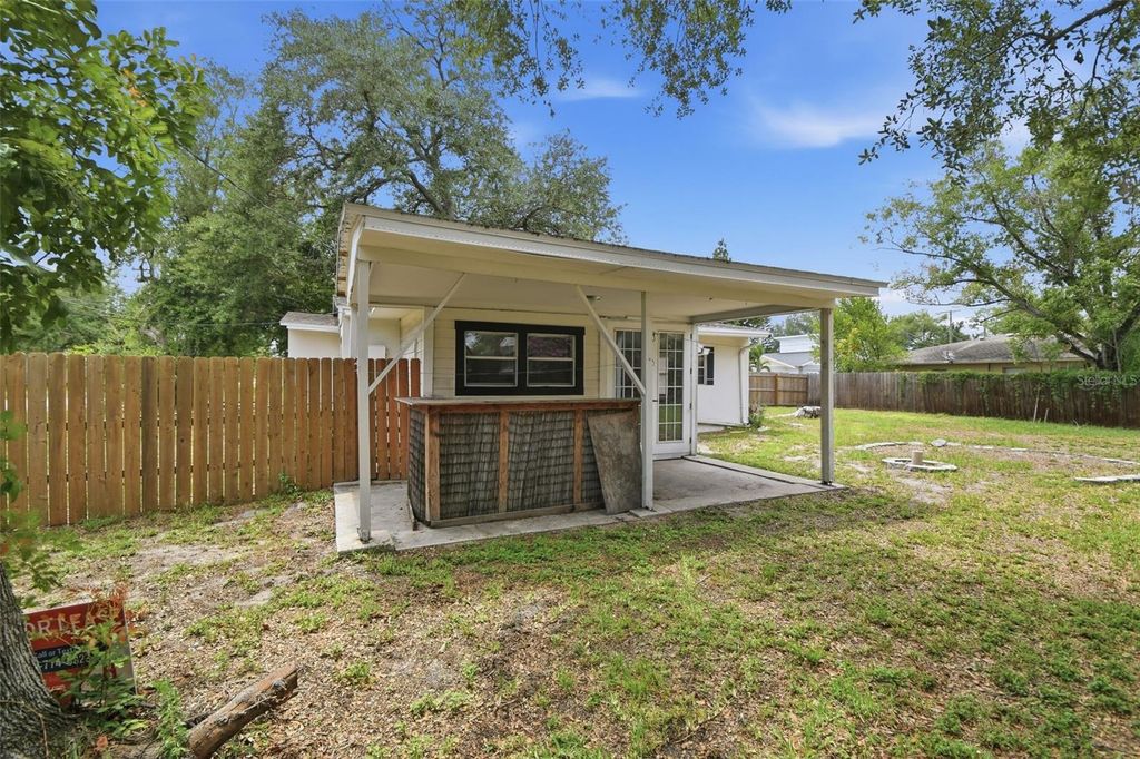 Image 36 of property listing at 6726 S DAUPHIN AVENUE, Tampa, FL 33611