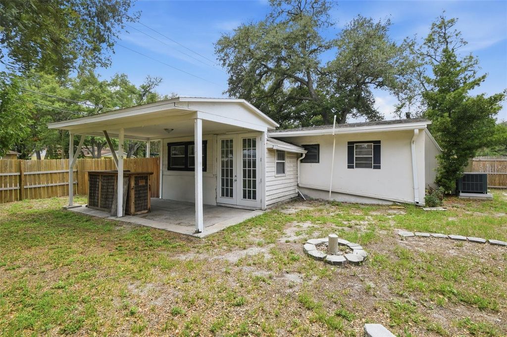 Image 40 of property listing at 6726 S DAUPHIN AVENUE, Tampa, FL 33611