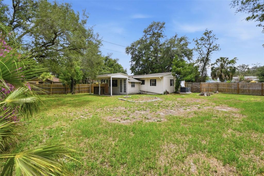 Image 41 of property listing at 6726 S DAUPHIN AVENUE, Tampa, FL 33611