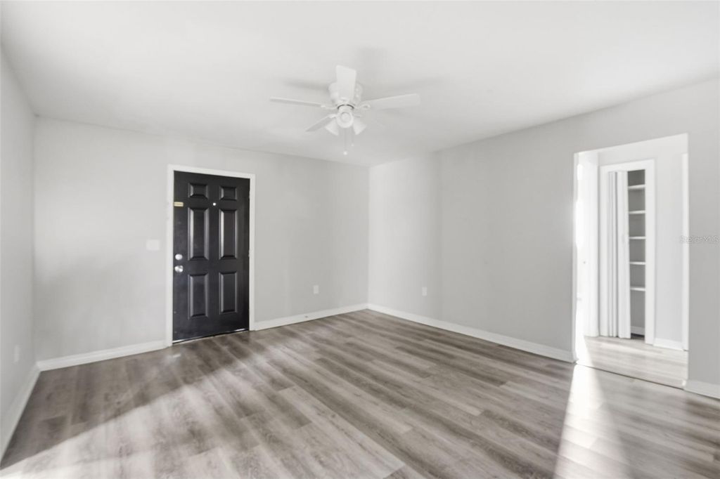 Image 8 of property listing at 6726 S DAUPHIN AVENUE, Tampa, FL 33611