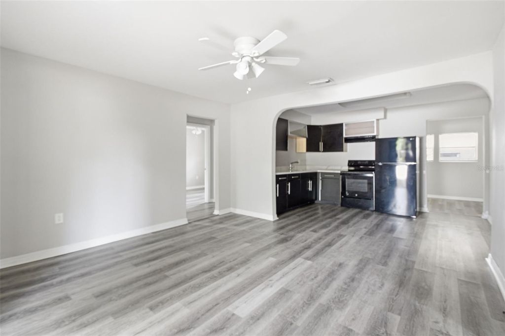 Image 9 of property listing at 6726 S DAUPHIN AVENUE, Tampa, FL 33611