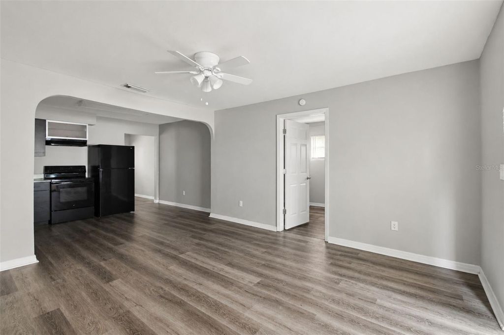 Image 10 of property listing at 6726 S DAUPHIN AVENUE, Tampa, FL 33611