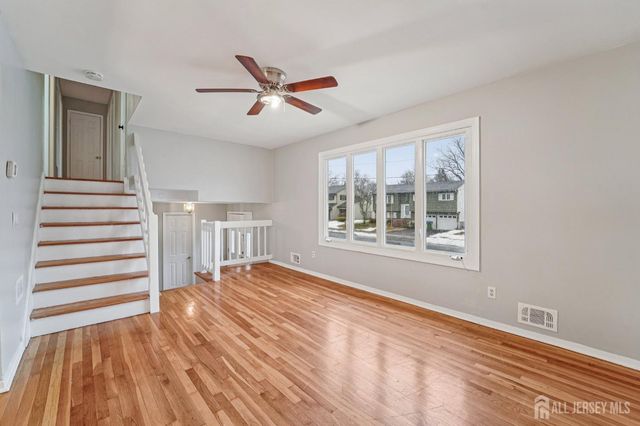 32 Waverly Dr, West Drive, Middlesex, NJ 08817