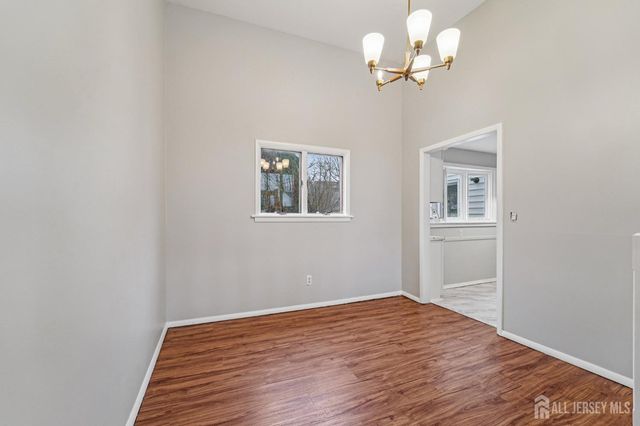 32 Waverly Dr, West Drive, Middlesex, NJ 08817