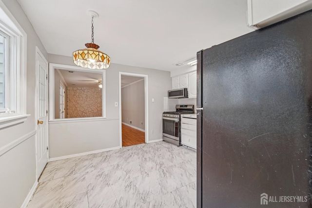 32 Waverly Dr, West Drive, Middlesex, NJ 08817