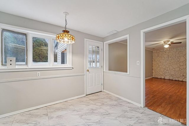 32 Waverly Dr, West Drive, Middlesex, NJ 08817