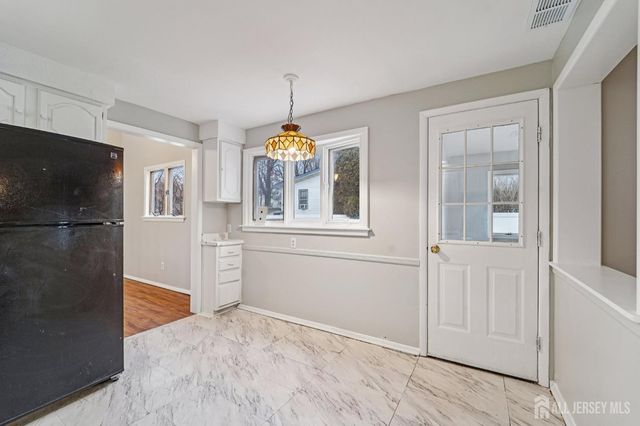 32 Waverly Dr, West Drive, Middlesex, NJ 08817