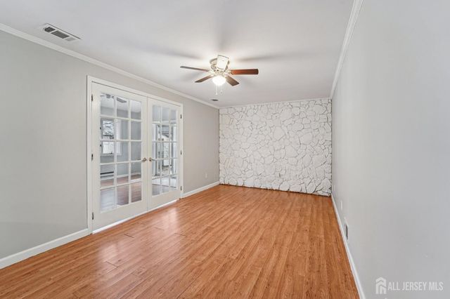 32 Waverly Dr, West Drive, Middlesex, NJ 08817