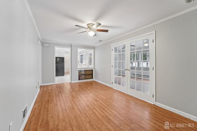 32 Waverly Dr, West Drive, Middlesex, NJ 08817