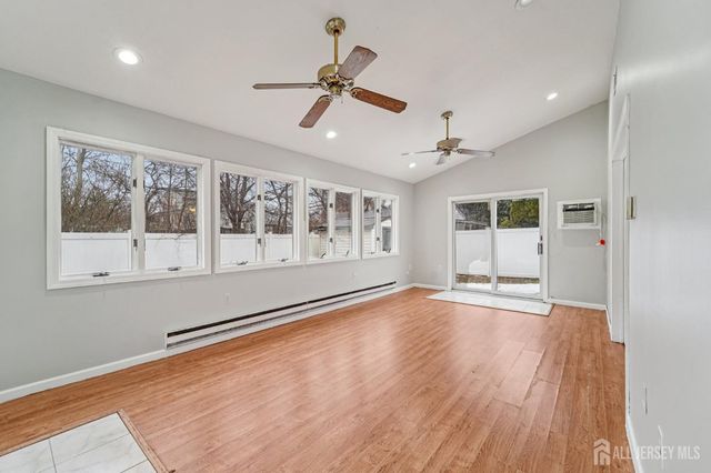 32 Waverly Dr, West Drive, Middlesex, NJ 08817