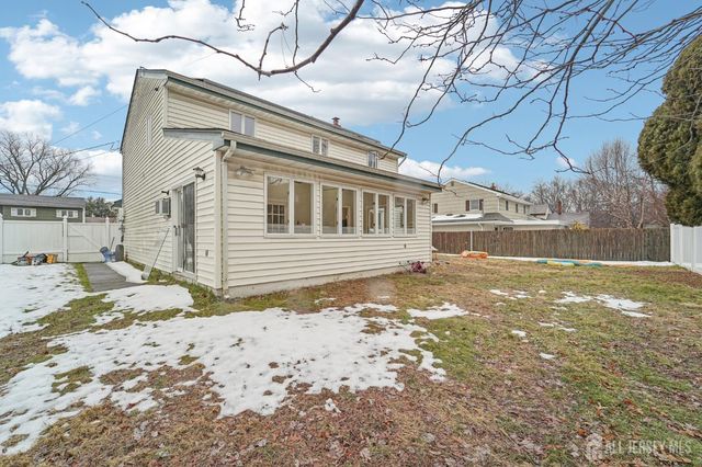 32 Waverly Dr, West Drive, Middlesex, NJ 08817