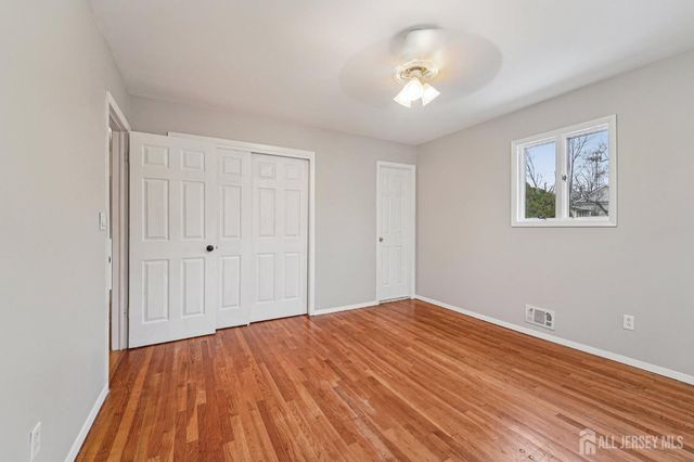 32 Waverly Dr, West Drive, Middlesex, NJ 08817