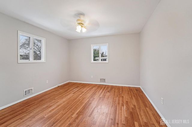 32 Waverly Dr, West Drive, Middlesex, NJ 08817