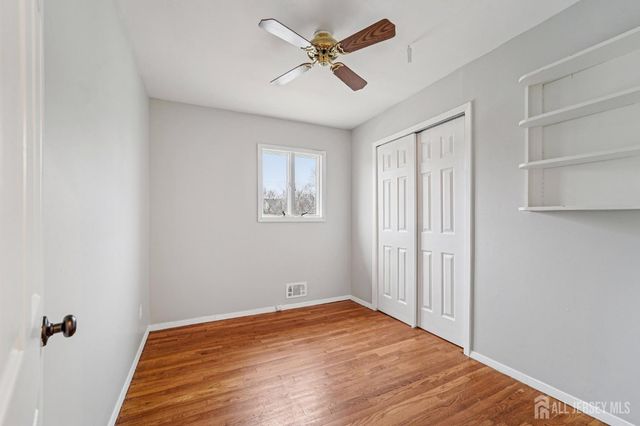 32 Waverly Dr, West Drive, Middlesex, NJ 08817