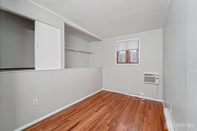 32 Waverly Dr, West Drive, Middlesex, NJ 08817