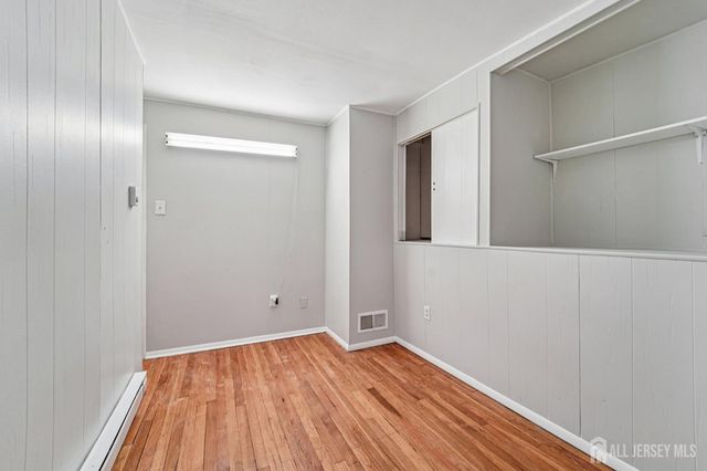 32 Waverly Dr, West Drive, Middlesex, NJ 08817