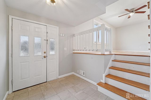 32 Waverly Dr, West Drive, Middlesex, NJ 08817