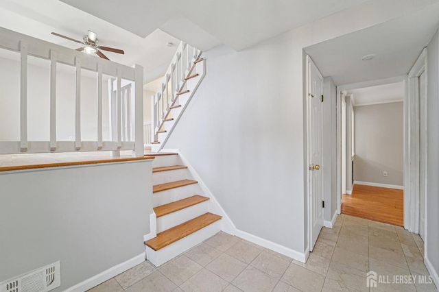 32 Waverly Dr, West Drive, Middlesex, NJ 08817