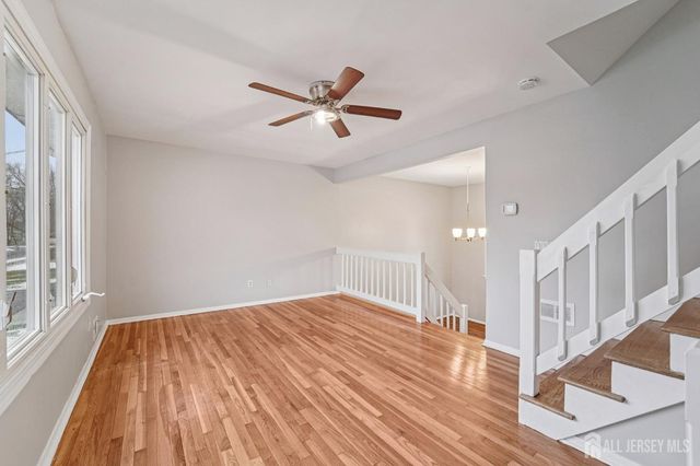 32 Waverly Dr, West Drive, Middlesex, NJ 08817